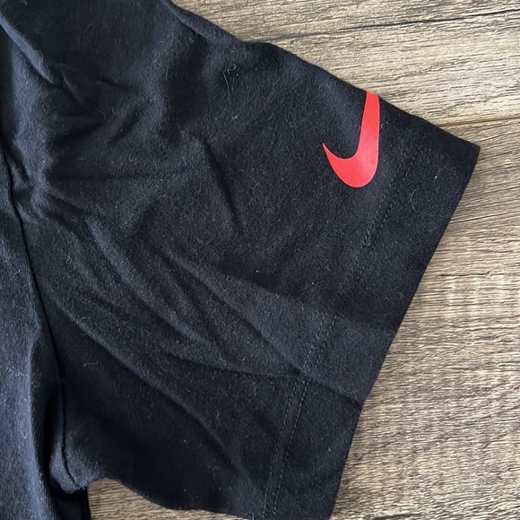 Nike Men's Graphic Dri-Fit Tee - Size Small - Picture 4 of 5